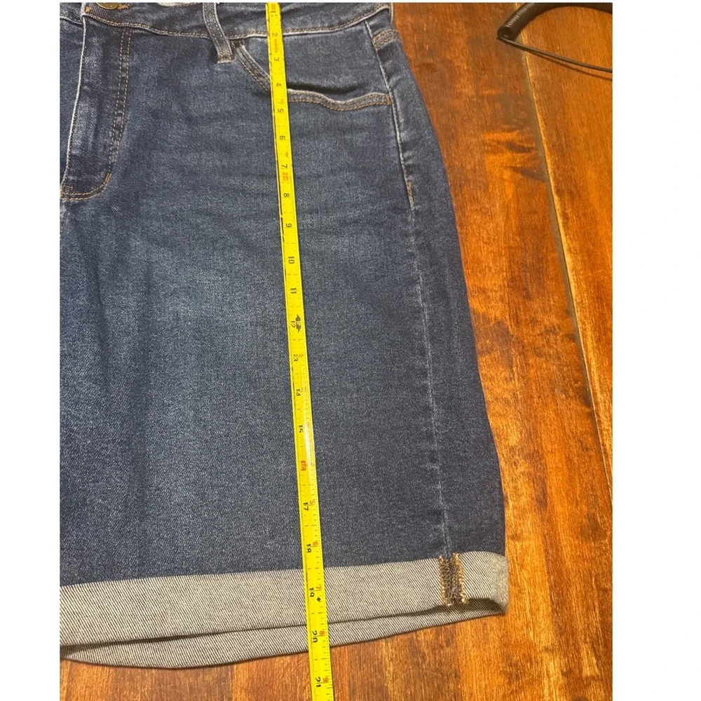 Ava & Viv Womens Plus Size 18W Denim Shorts Dark Wash Cuffed Blue Jean Shorts - Picture 4 of 9